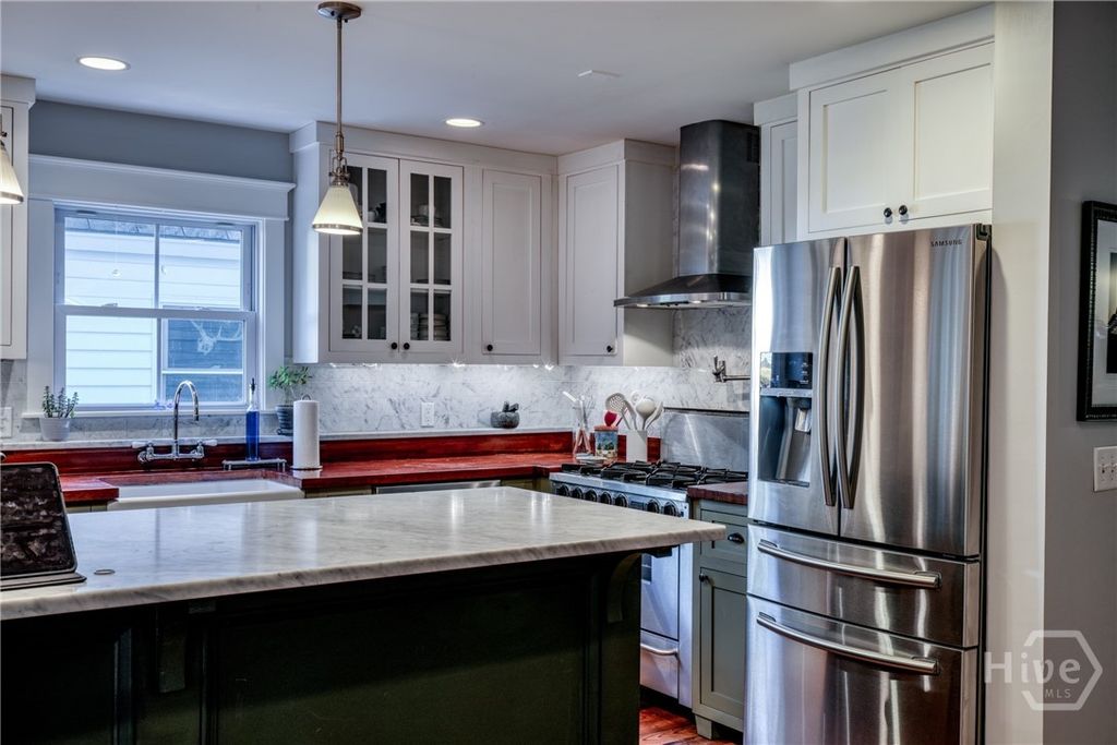 Image 13 of property listing at 65 Richmond Drive, Savannah, GA 31406