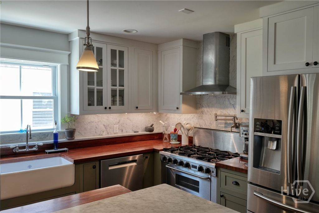 Image 14 of property listing at 65 Richmond Drive, Savannah, GA 31406