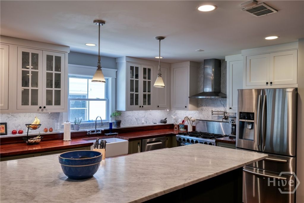 Image 16 of property listing at 65 Richmond Drive, Savannah, GA 31406
