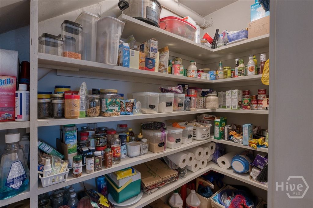 Image 19 of property listing at 65 Richmond Drive, Savannah, GA 31406