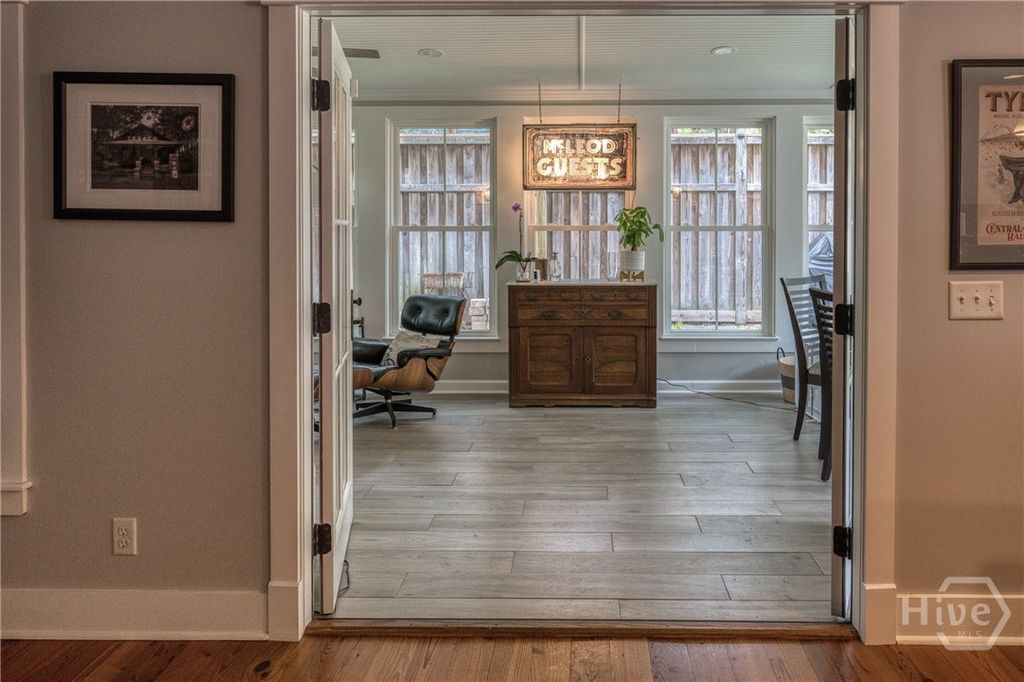 Image 20 of property listing at 65 Richmond Drive, Savannah, GA 31406