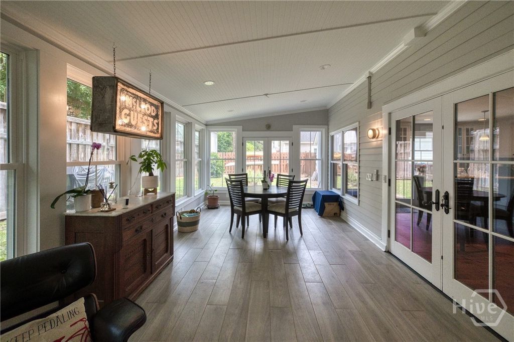 Image 24 of property listing at 65 Richmond Drive, Savannah, GA 31406