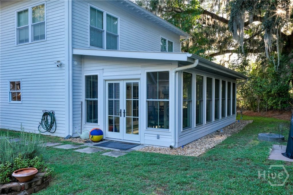 Image 25 of property listing at 65 Richmond Drive, Savannah, GA 31406