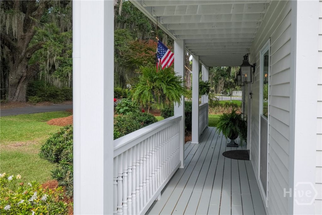 Image 3 of property listing at 65 Richmond Drive, Savannah, GA 31406