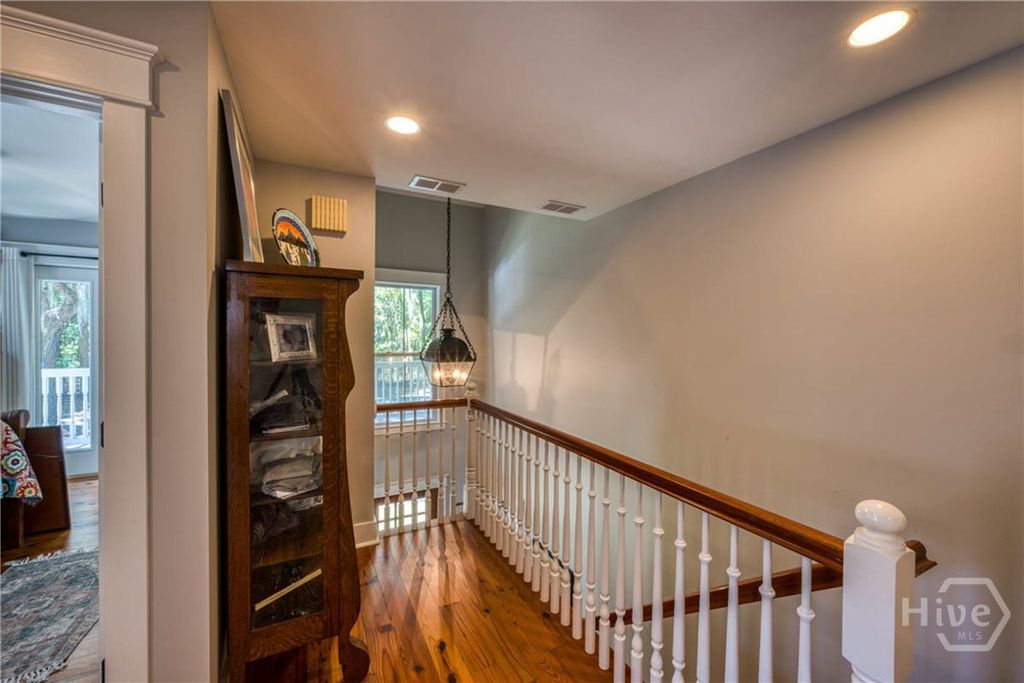 Image 32 of property listing at 65 Richmond Drive, Savannah, GA 31406