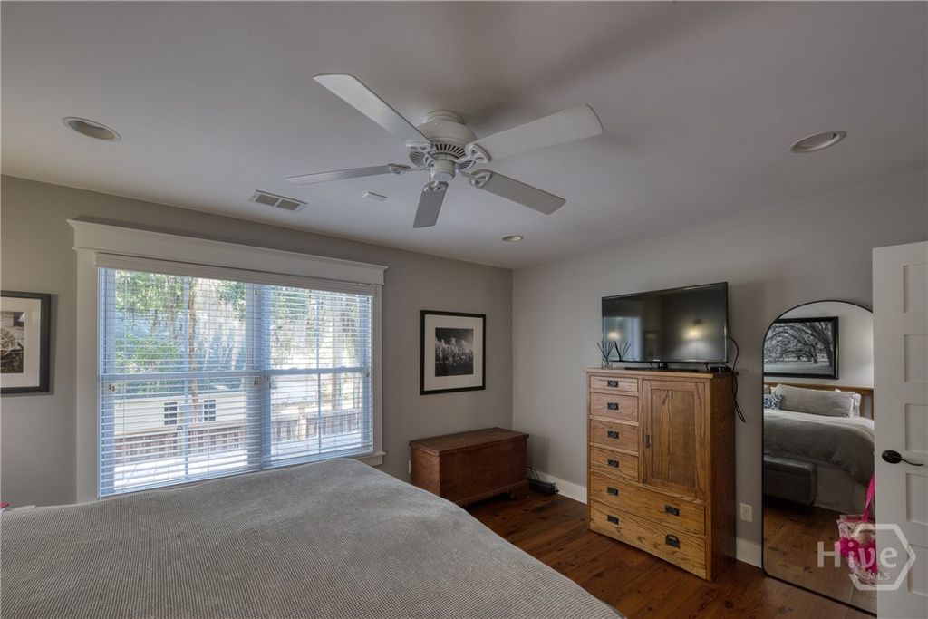Image 35 of property listing at 65 Richmond Drive, Savannah, GA 31406