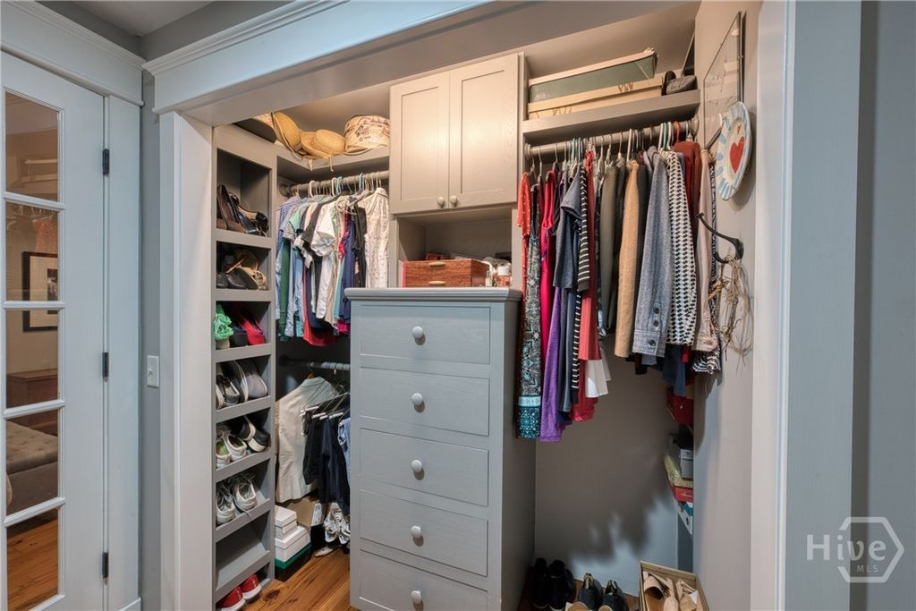 Image 37 of property listing at 65 Richmond Drive, Savannah, GA 31406