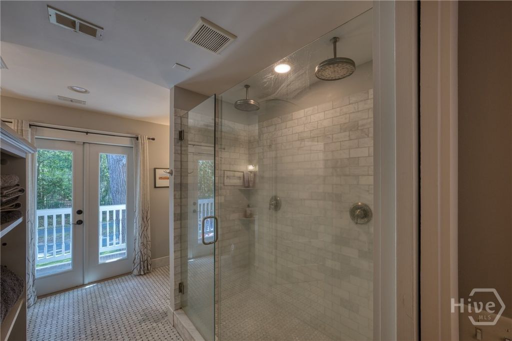 Image 39 of property listing at 65 Richmond Drive, Savannah, GA 31406