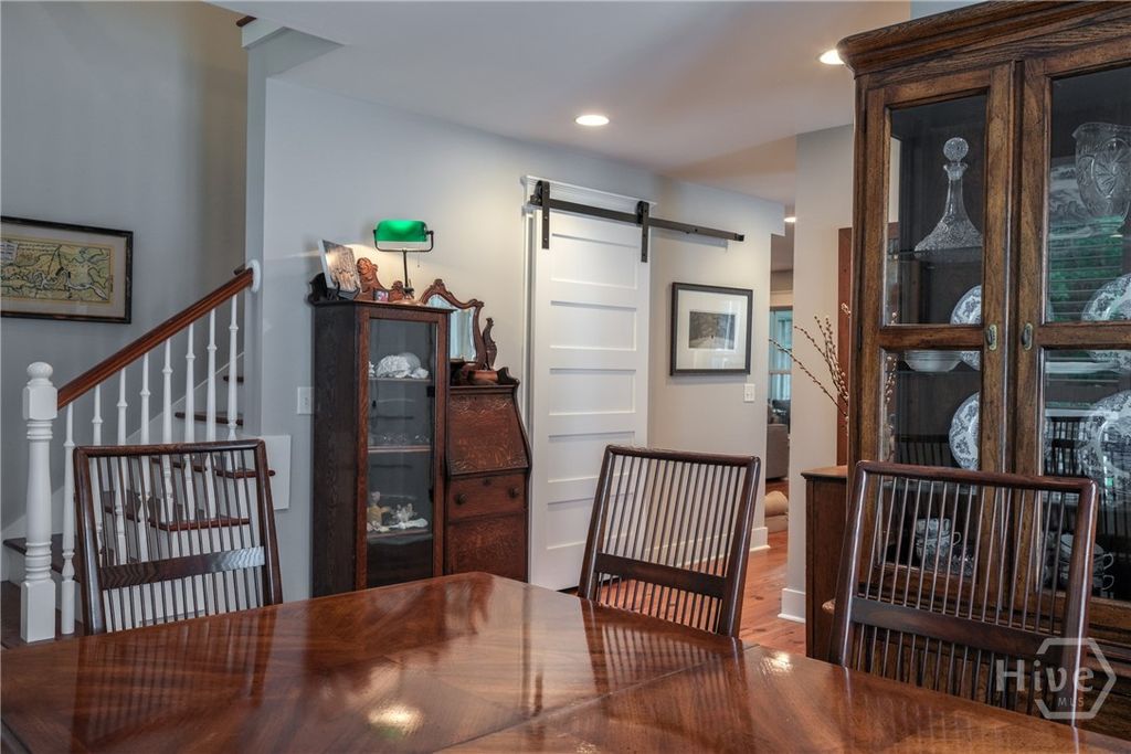 Image 4 of property listing at 65 Richmond Drive, Savannah, GA 31406