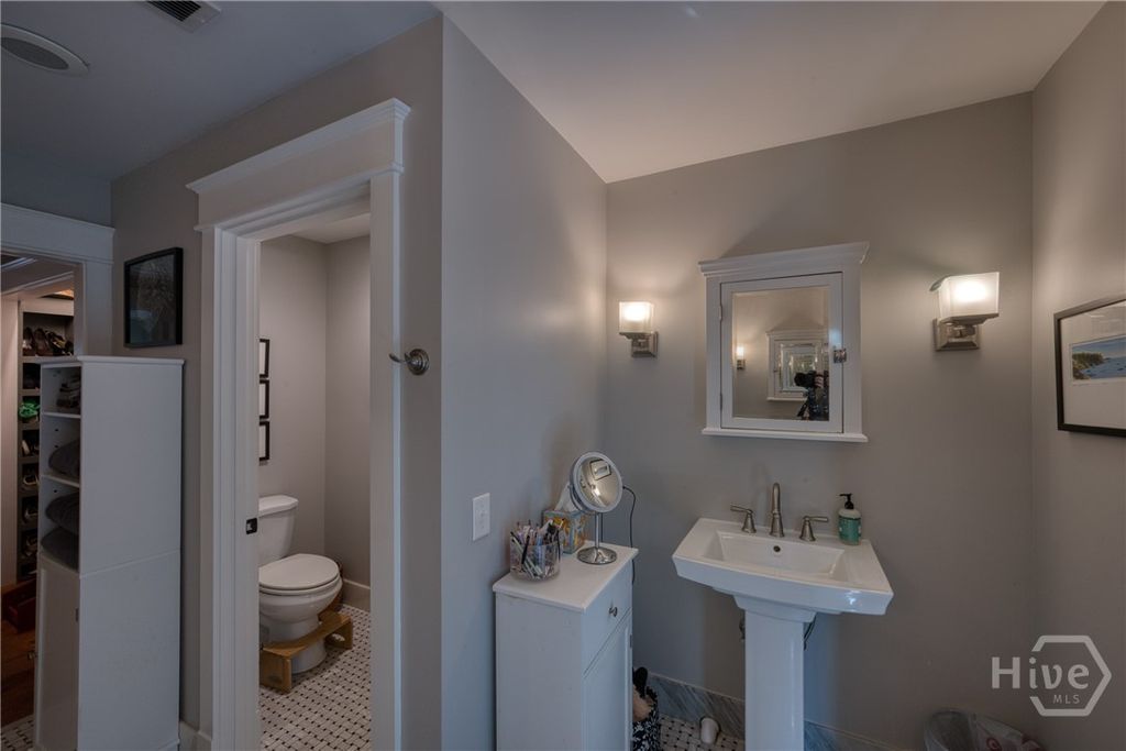 Image 40 of property listing at 65 Richmond Drive, Savannah, GA 31406