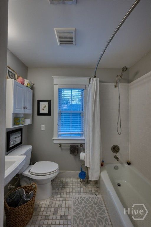 Image 49 of property listing at 65 Richmond Drive, Savannah, GA 31406