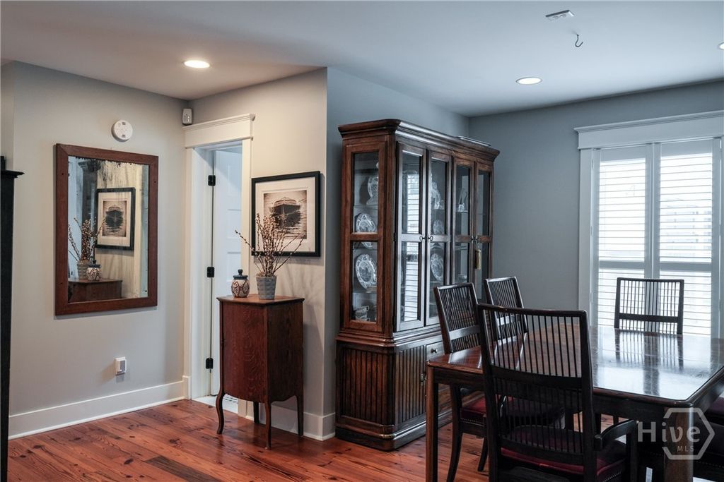 Image 5 of property listing at 65 Richmond Drive, Savannah, GA 31406