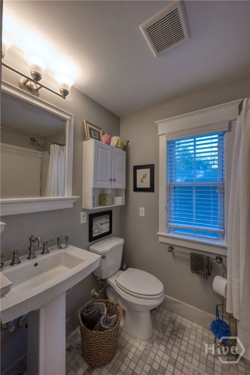Image 50 of property listing at 65 Richmond Drive, Savannah, GA 31406