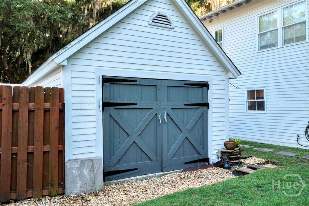 Image 59 of property listing at 65 Richmond Drive, Savannah, GA 31406