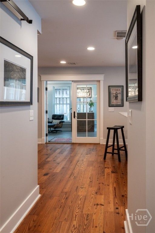 Image 6 of property listing at 65 Richmond Drive, Savannah, GA 31406