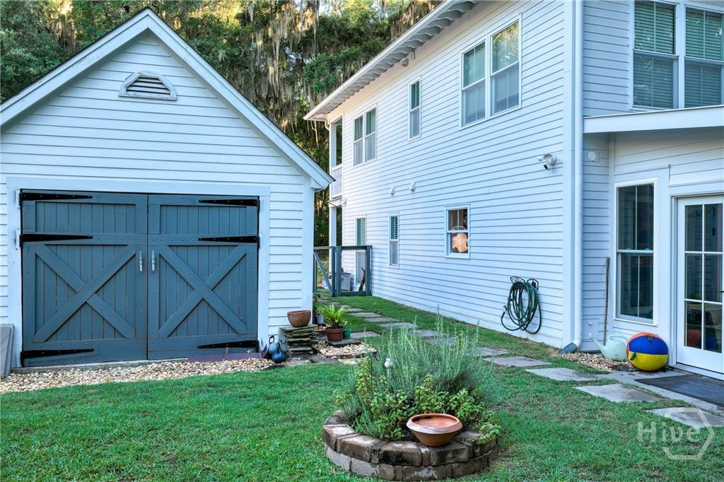Image 60 of property listing at 65 Richmond Drive, Savannah, GA 31406