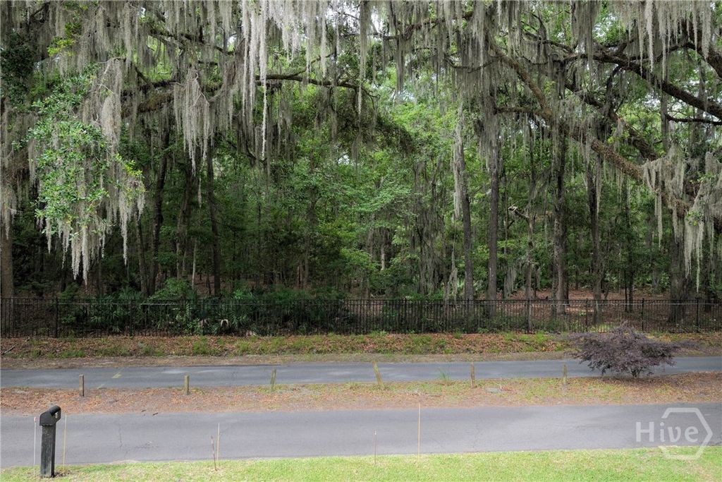 Image 64 of property listing at 65 Richmond Drive, Savannah, GA 31406