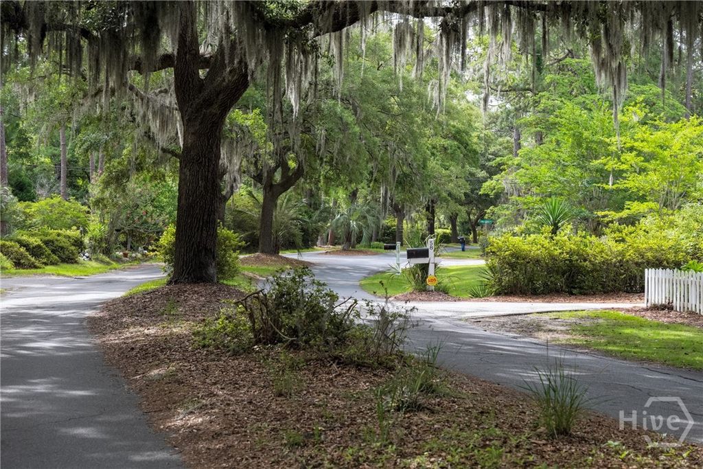 Image 65 of property listing at 65 Richmond Drive, Savannah, GA 31406