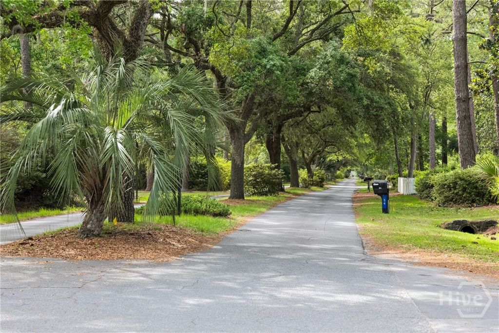 Image 66 of property listing at 65 Richmond Drive, Savannah, GA 31406