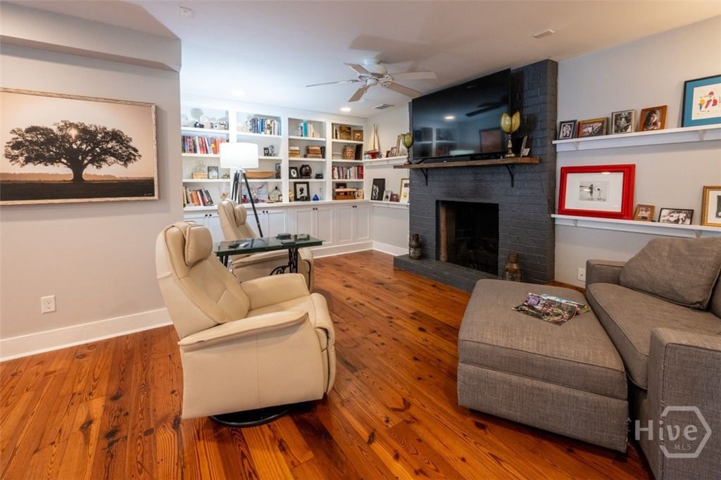 Image 7 of property listing at 65 Richmond Drive, Savannah, GA 31406