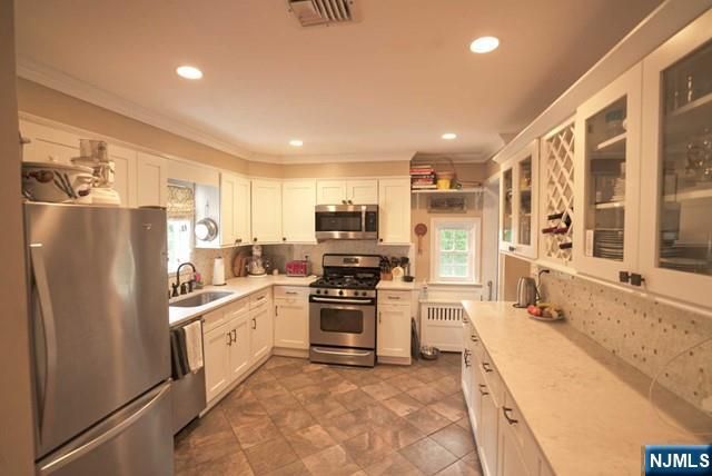 237 Glen Avenue, Midland Park, NJ 07432