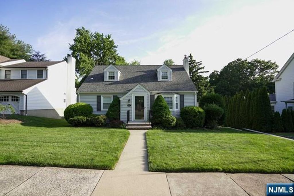 237 Glen Avenue, Midland Park, NJ 07432