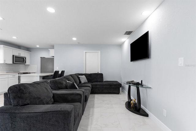 2310 W KNOLLWOOD PLACE, Tampa, FL 33604