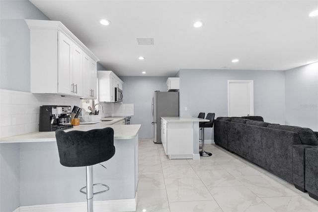 2310 W KNOLLWOOD PLACE, Tampa, FL 33604