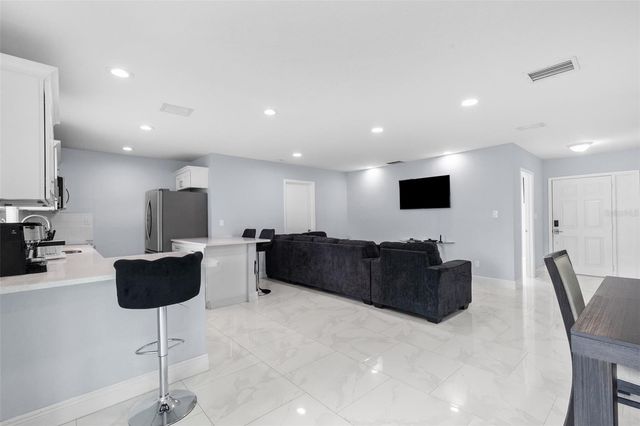 2310 W KNOLLWOOD PLACE, Tampa, FL 33604