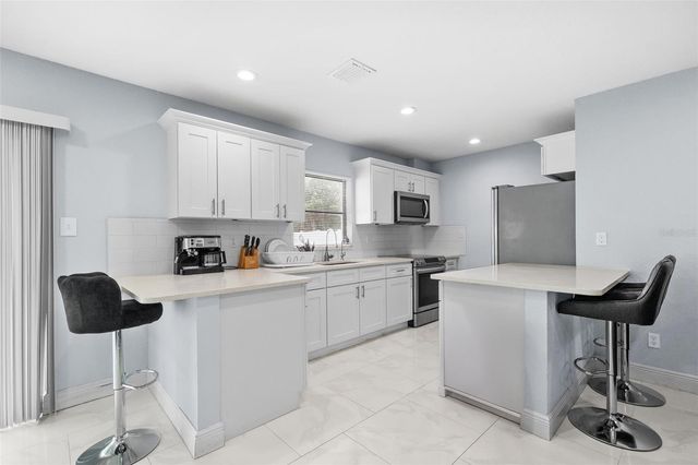 2310 W KNOLLWOOD PLACE, Tampa, FL 33604