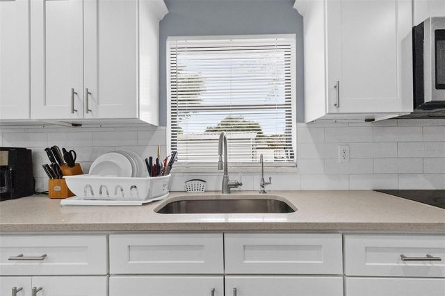 2310 W KNOLLWOOD PLACE, Tampa, FL 33604