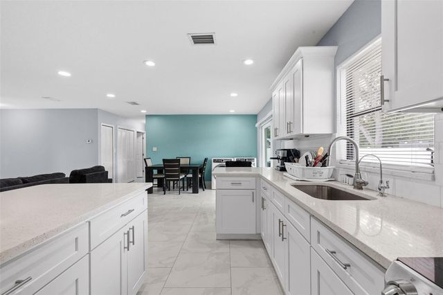 2310 W KNOLLWOOD PLACE, Tampa, FL 33604