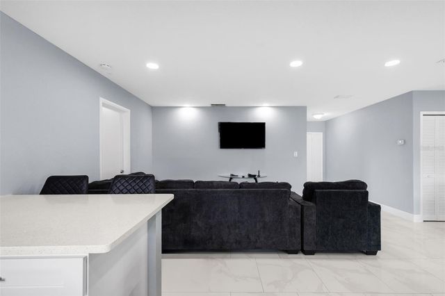 2310 W KNOLLWOOD PLACE, Tampa, FL 33604