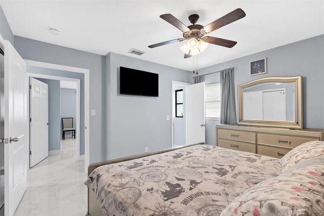 2310 W KNOLLWOOD PLACE, Tampa, FL 33604