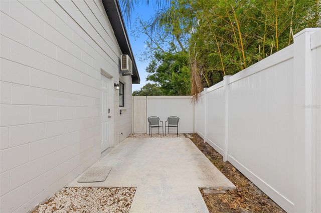 2310 W KNOLLWOOD PLACE, Tampa, FL 33604