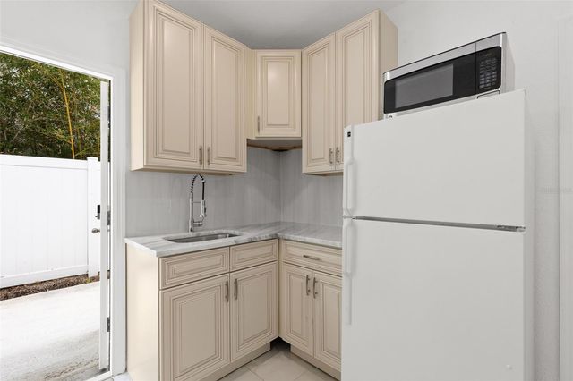 2310 W KNOLLWOOD PLACE, Tampa, FL 33604