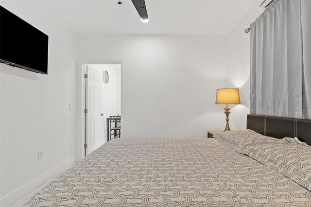 2310 W KNOLLWOOD PLACE, Tampa, FL 33604