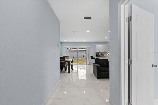 2310 W KNOLLWOOD PLACE, Tampa, FL 33604