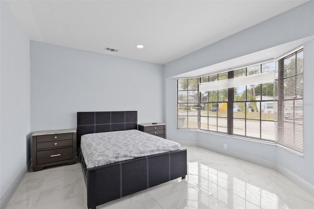 2310 W KNOLLWOOD PLACE, Tampa, FL 33604