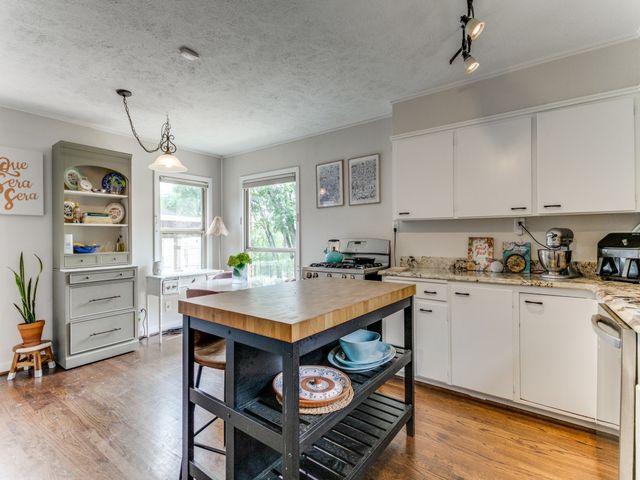 9443 Waterview Road, Dallas, TX 75218