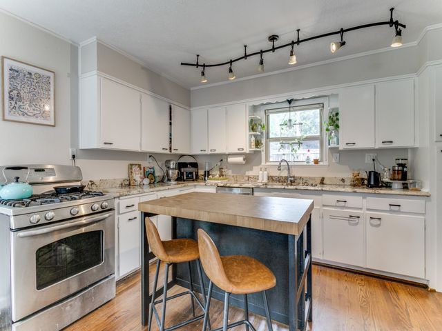 9443 Waterview Road, Dallas, TX 75218