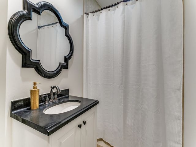 9443 Waterview Road, Dallas, TX 75218