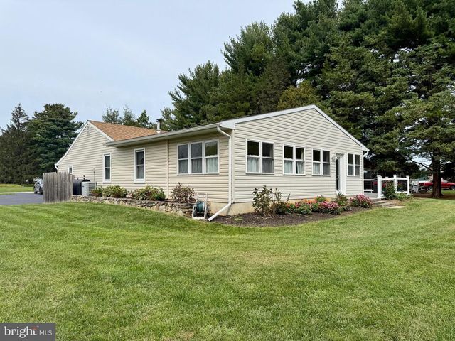 14 FREDERICK RD, Coatesville, PA 19320