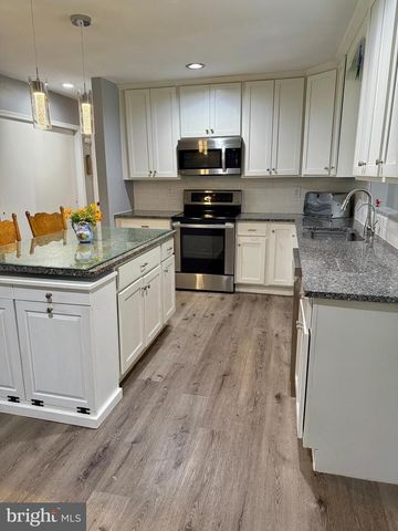 14 FREDERICK RD, Coatesville, PA 19320