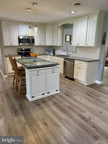 14 FREDERICK RD, Coatesville, PA 19320