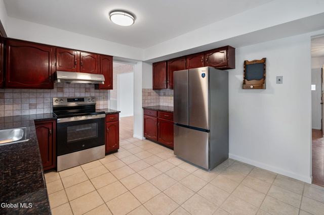 5113 Foxwood Drive, Guilderland, NY 12303