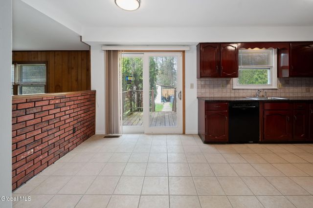 5113 Foxwood Drive, Guilderland, NY 12303