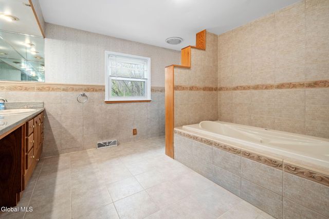5113 Foxwood Drive, Guilderland, NY 12303