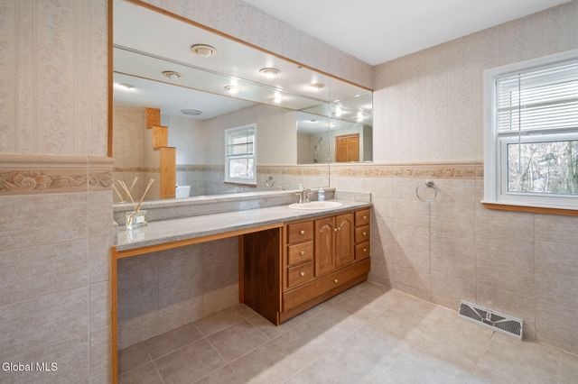5113 Foxwood Drive, Guilderland, NY 12303