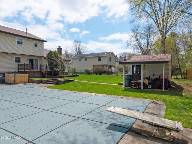 5113 Foxwood Drive, Guilderland, NY 12303